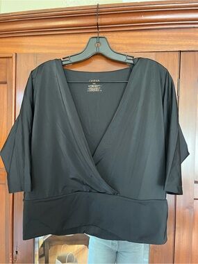 Omnia Black V-Neck Wrap Crop Top